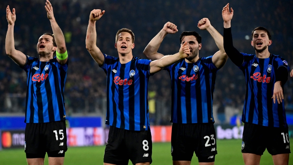 (from L) Atalanta's Dutch midfielder #15 Marten de Roon, Atalanta's Croatian midfielder #08 Mario Pasalic , Atalanta's Bosnian defender #23 Sead Kolasinac , and Atalanta's Serbian midfielder #10 Lazar Samardzic, celebrate after winning the UEFA Champions League knockout round play-off second leg football match between Atalanta and Borussia Dortmund at the Stadio di Bergamo in Bergamo, on February 25, 2026. (Photo by PIERO CRUCIATTI / AFP)
