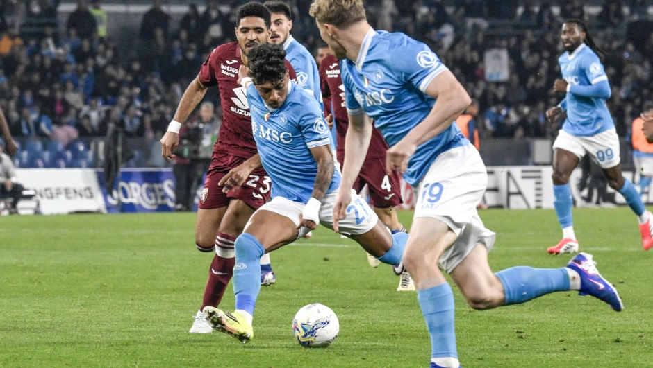 Napoli's forward Alisson Santos  in action during the Italian Serie A soccer match SSC Napoli vs Torino FC  at Diego Armando Maradona Stadium in Naples, Italy, 6 march 2026 ANSA / CIRO FUSCO