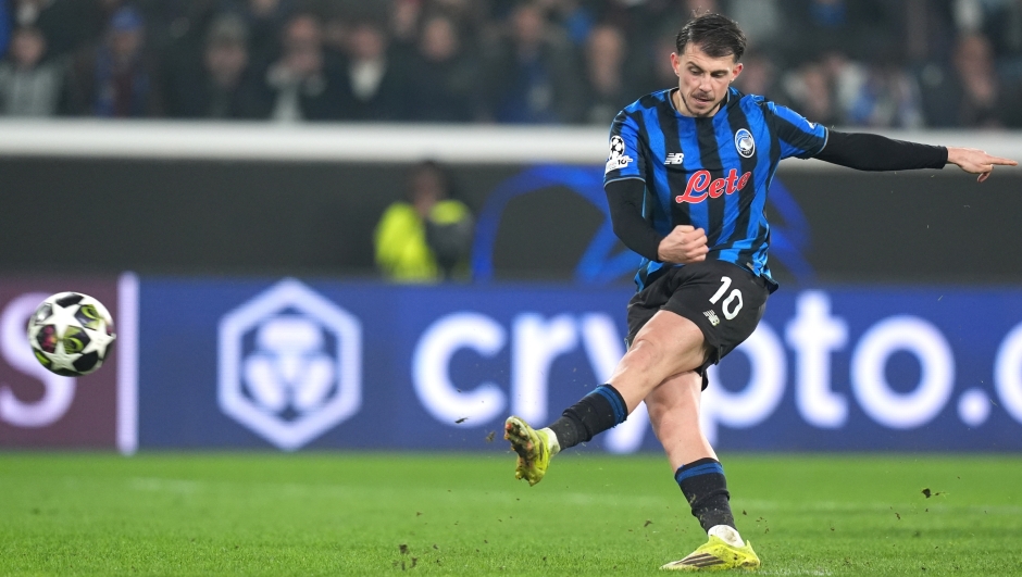 Atalanta's Lazar Samardzic scores goal  4-1  during the Uefa Champions League soccer match between Atalanta and Borussia Dortmund  at the New Balance Stadium in Bergamo , north Italy - Wednesday , February  25 ,  2026. Sport - Soccer . (Photo by Spada/LaPresse)