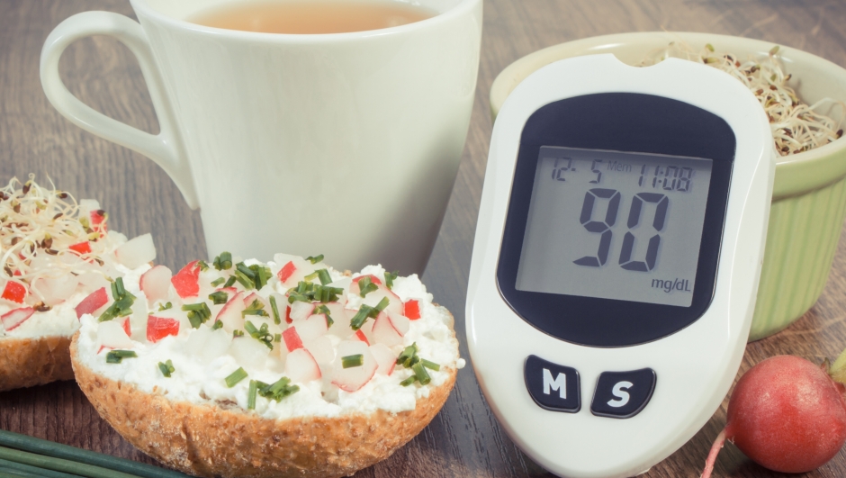  l'orario migliore per il primo pasto per tenere a bada gli zuccheri nel sangue