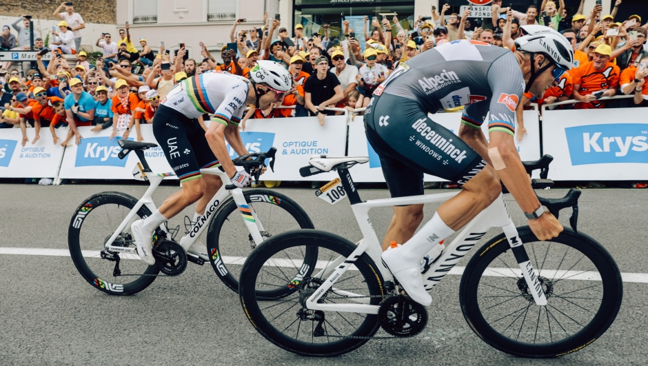 Tour de France 2025 - 112th Edition - 2nd stage Lauwin-Planque - Boulogne-sur-Mer 209,1 km - 06/07/2025 - Mathieu Van Der Poel (NED - Alpecin - Deceuninck) Tadej Pogacar (SLO - UAE Team Emirates - XRG) - photo Kei Tsuji/SprintCyclingAgency©2025  - Tour de France 2025 - 112th Edition - 2nd stage Lauwin-Planque - Boulogne-sur-Mer 209,1 km - 06/07/2025 - Mathieu Van Der Poel (NED - Alpecin - Deceuninck) - photo Luca Bettini/SprintCyclingAgency©2025 - fotografo: bettini