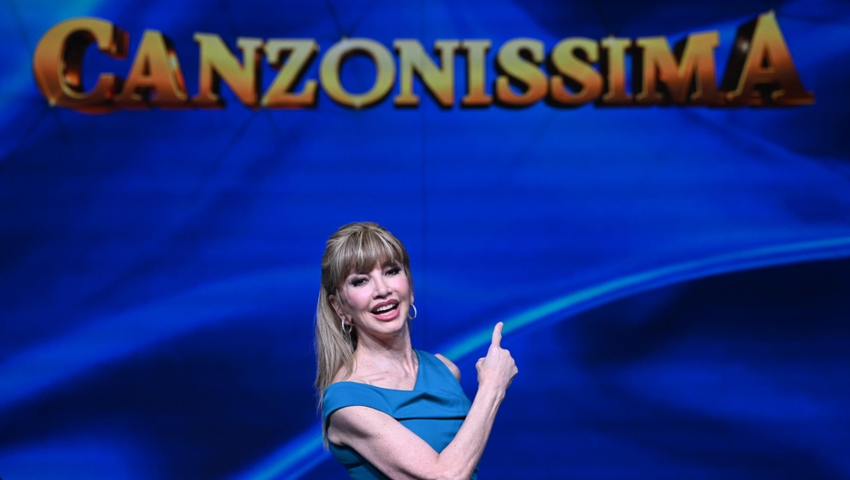 Milly Carlucci nel corso della presentazione di Canzonissima, Roma 19 marzo 2026. Il programma di sei puntate andrà in onda su Rai1 da sabato 21 marzo in prima serata.  ANSA/MAURIZIO BRAMBATTI