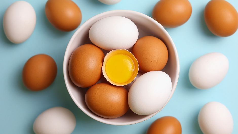 Quante proteine contiene un uovo e come mangiarlo per sfruttarne le proprietà