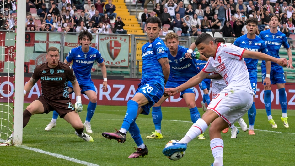 Tiro di Mattia Bortolussi (20 Calcio Padova) partita di Serie B tra Padova e Empoli  allo stadio Euganeo  di Padova, Italia - Domenica 12 Aprile 2026  Sport - Calcio. (Foto di Alessio Marini /LaPresse)