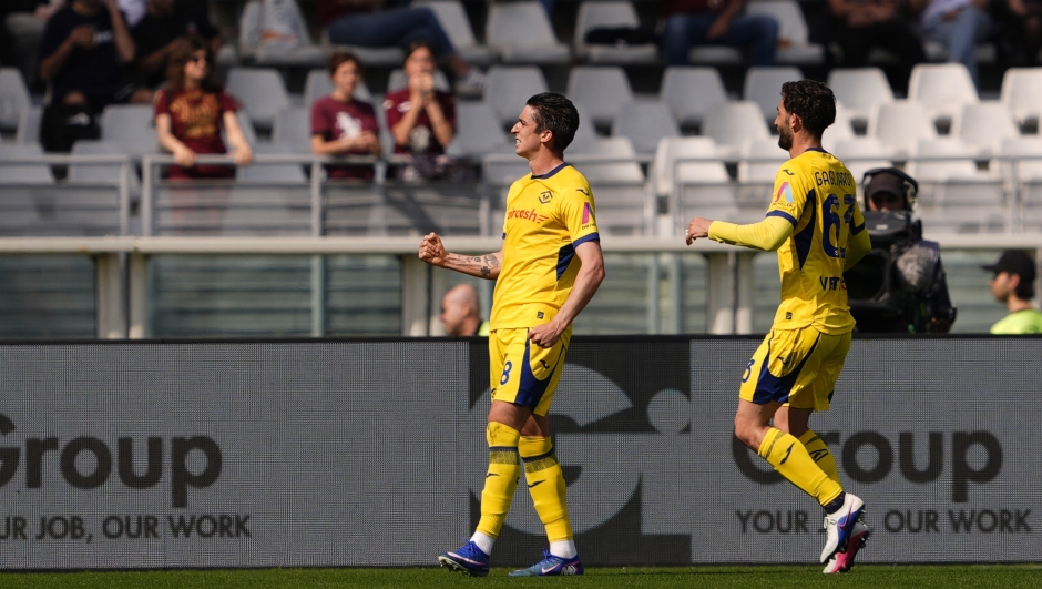 Verona's Bowie celebrates after scoring the 1-1 goal for his team during the Serie A soccer match between Torino Fc and Hellas Verona at the Stadio Olimpico Grande Torino in Turin, north west Italy - April 11, 2026. Sport - Soccer (Photo by Fabio Ferrari/LaPresse)