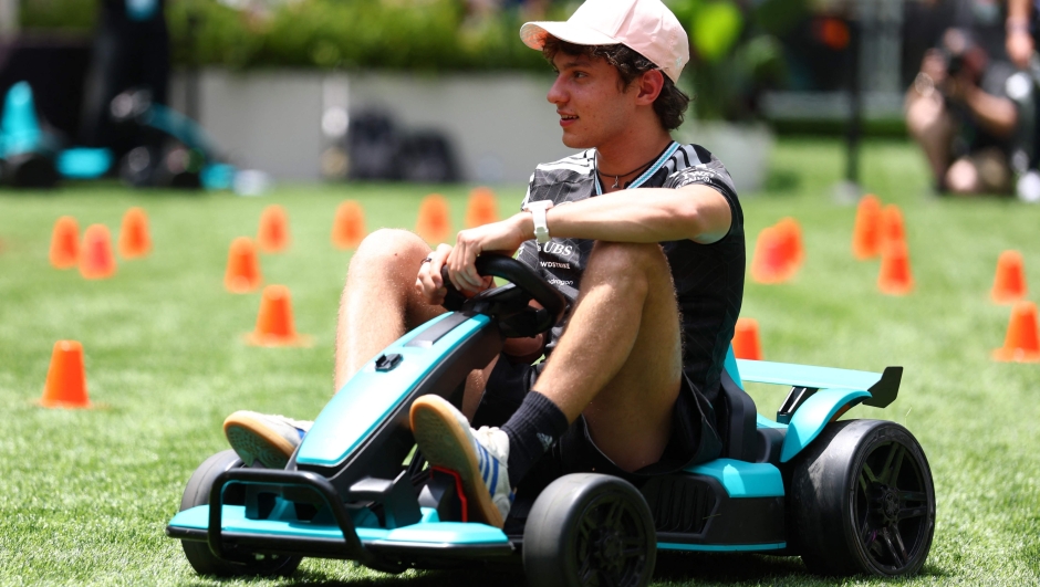  Andrea Kimi Antonelli of Italy and Mercedes AMG Petronas F1 Team drives a mini kart in the Paddock during previews ahead of the F1 Grand Prix of Miami at Miami International Autodrome on April 30, 2026 in Miami, Florida.   Clive Mason/Getty Images/AFP (Photo by CLIVE MASON / GETTY IMAGES NORTH AMERICA / Getty Images via AFP)