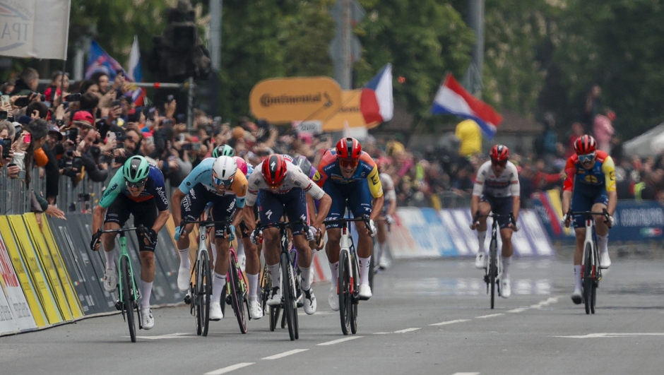 Giro d'Italia 2026 - 109th Edition - 1st Stage Nessebar - Burgas 147km - 08/05/2026 - Paul Magnier (FRA - Soudal Quick-Step) - Tobias Lund Andresen (DEN - Decathlon CMA CGM Team) - Jonathan Milan (ITA - Lidl - Trek) - Ethan Vernon (GBR - NSN Cycling Team) - photo Massimo Fulgenzi/SprintCyclingAgency©2026 - Giro d'Italia 2026 - 109th Edition - 1st Stage Nessebar - Burgas 147km - 08/05/2026 - Paul Magnier (FRA - Soudal Quick-Step) - Tobias Lund Andresen (DEN - Decathlon CMA CGM Team) - Jonathan Milan (ITA - Lidl - Trek) - Ethan Vernon (GBR - NSN Cycling Team) - photo Massimo Fulgenzi/SprintCyclingAgency©2026 - fotografo: bettini