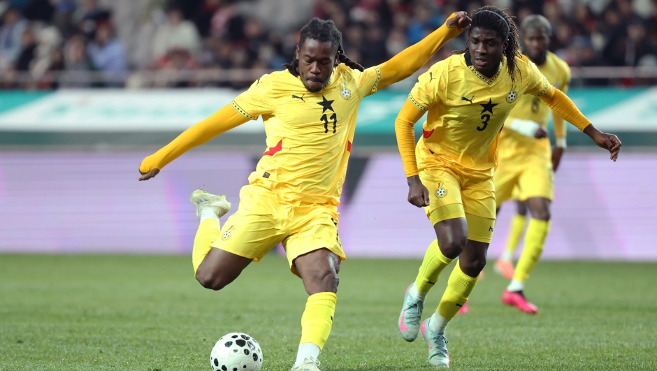  Brandon Thomas-Asante (L) of Ghana in action during the international friendly match between South Korea and Ghana at Seoul World Cup Stadium on November 18, 2025 in Seoul, South Korea. (Photo by Chung Sung-Jun/Getty Images)