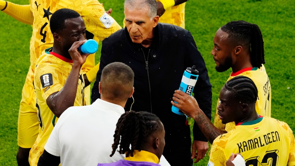 Ghana manager Carlos Queiroz speaks with his players during a hydration break during the World Cup Group L soccer match between Ghana and Panama in Toronto, Wednesday, June 17, 2026. (Chris Young/The Canadian Press via AP)