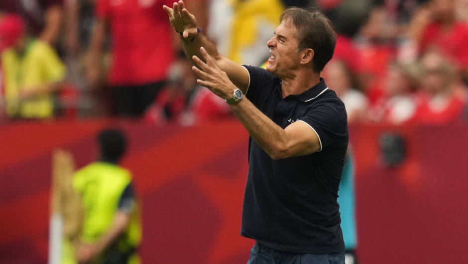 Qatar head coach Julen Lopetegui reacts on the sidelines during the World Cup Group B soccer match against Canada in Vancouver, British Columbia, Thursday, June 18, 2026. (AP Photo/Abbie Parr)