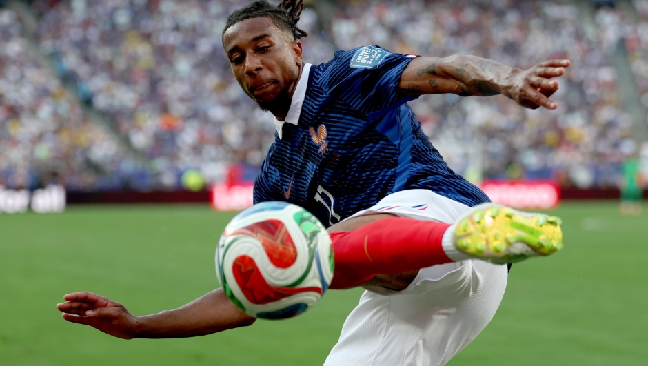 epaselect epa13076595 Michael Olise of France in action during the FIFA World Cup 2026 Round of 32 match France against Sweden, in New Jersey, USA, 30 June 2026.  EPA/SARAH YENESEL
