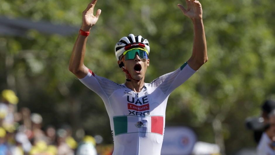 epa13089342 Mexican cyclist Isaac del Toro of UAE Team Emirates XRG celebrates at the finish line after he wins the 2nd stage of the Tour de France cycling tour, a 168.5 km race from Tarragone to Barcelona, Spain, 05 July 2026.  EPA/GUILLAUME HORCAJUELO