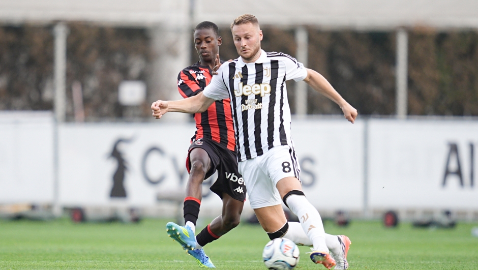 Ogc Nice's Aboulaye Camara fights for the ball with Juventus' Teun Koopmeiners during the pre-seasone soccer match between Juventus and Nizza at the Juventus Training Center in Turin, north west Italy - Friday, July 31, 2026. Sport - Soccer . (Photo by Marco Alpozzi/Lapresse)