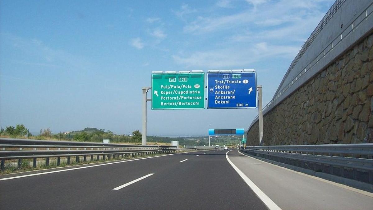 Guidare in Slovenia: pedaggi, limiti di velocità, alcol. Tutte le informazioni
