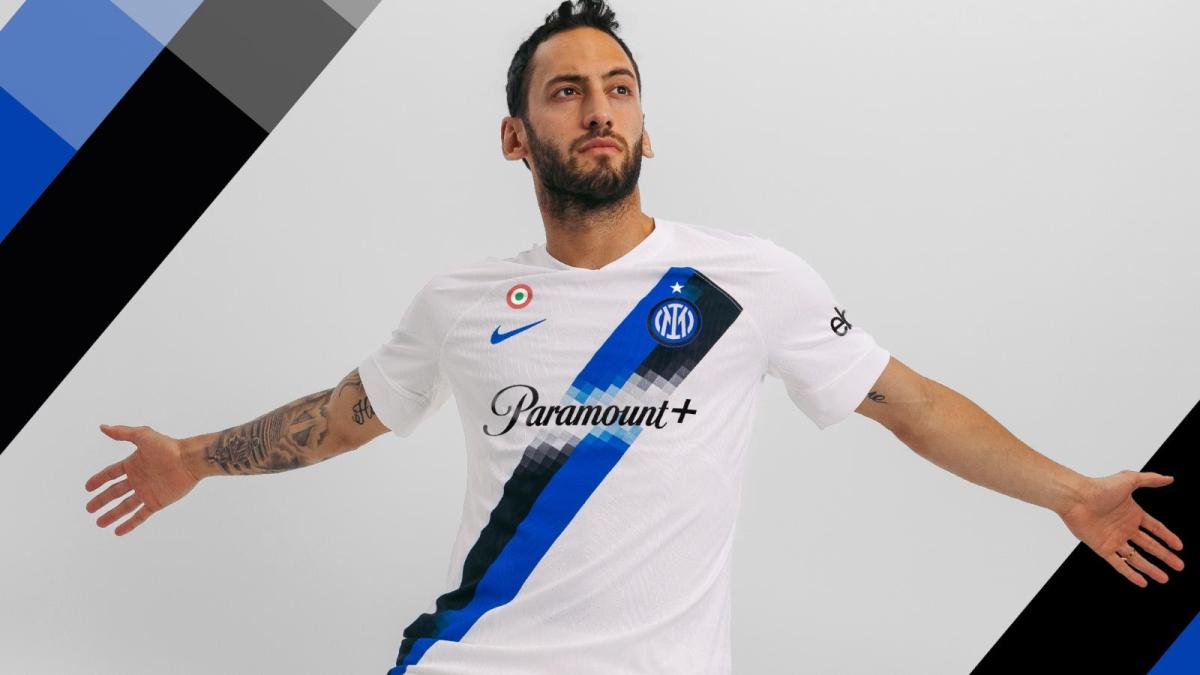 Inter, in vendita sullo store la maglia senza sponsor
