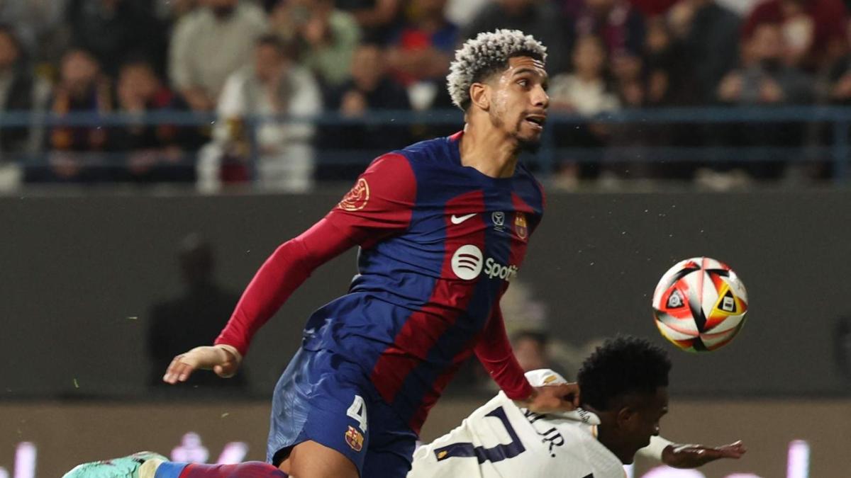 Araujo ha detto sì alla Juve: ora pressing di Giuntoli sul Barcellona