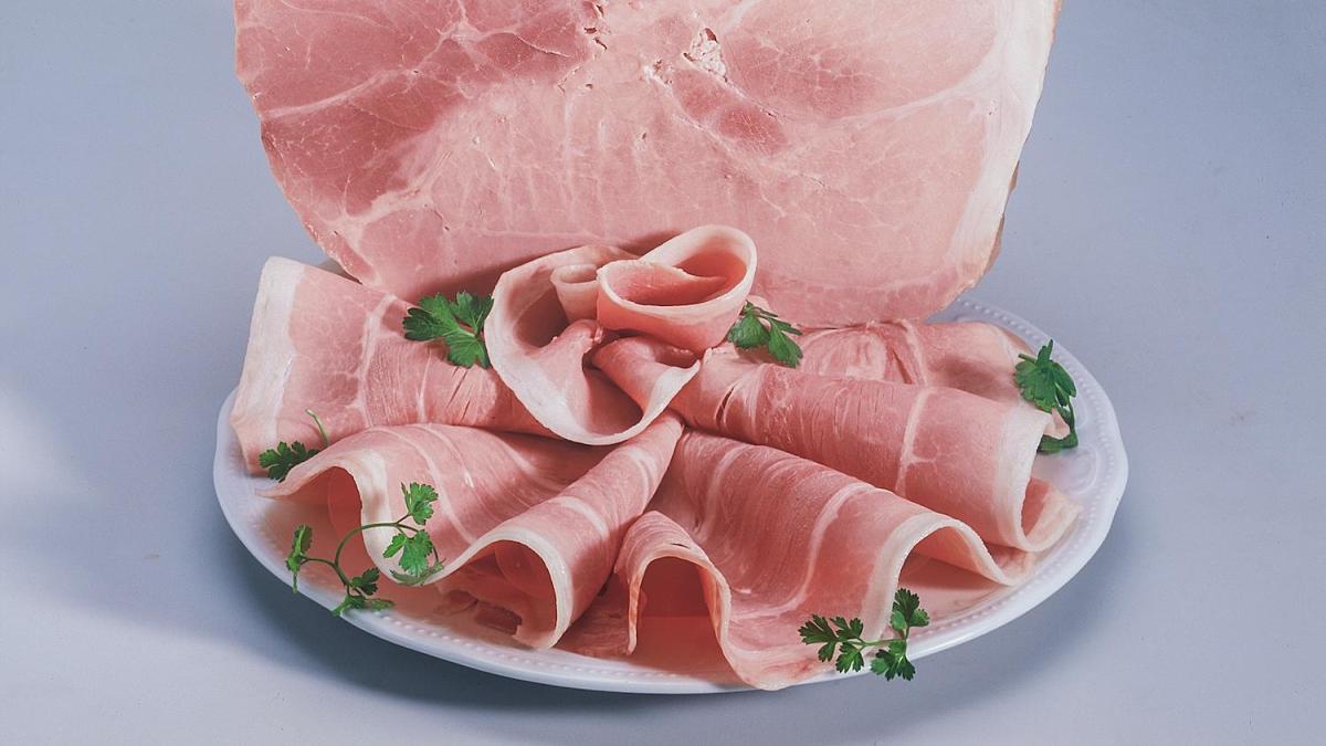 Prosciutto cotto e listeria, scattano i richiami: cosa significa per i consumatori
