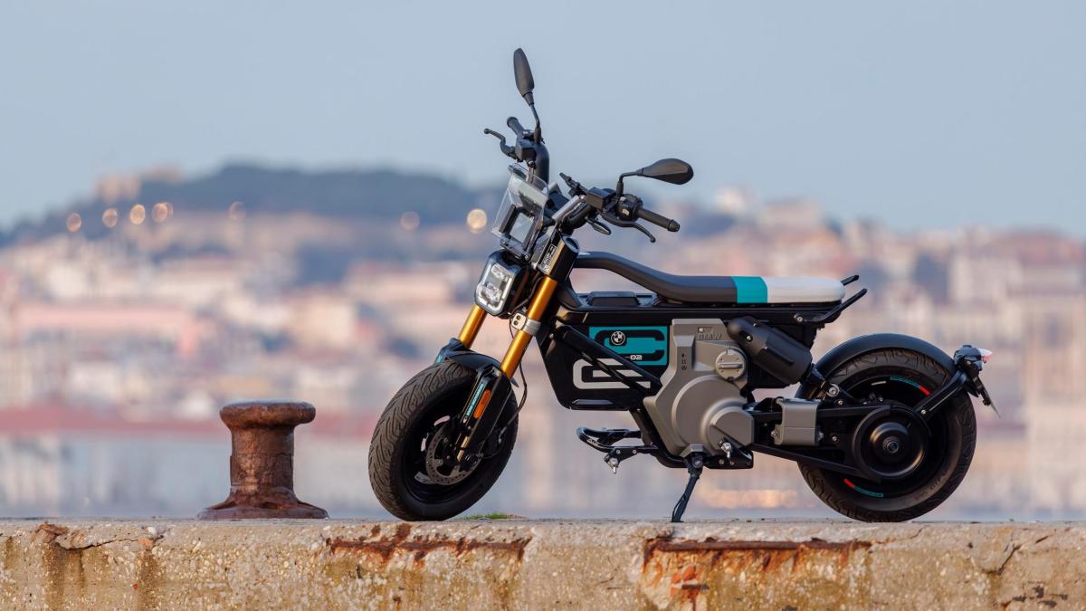 Bmw CE 02, lo scooter elettrico da città a 50 euro al mese Bmw CE 02, lo scooter elettrico da città a 50 euro al mese