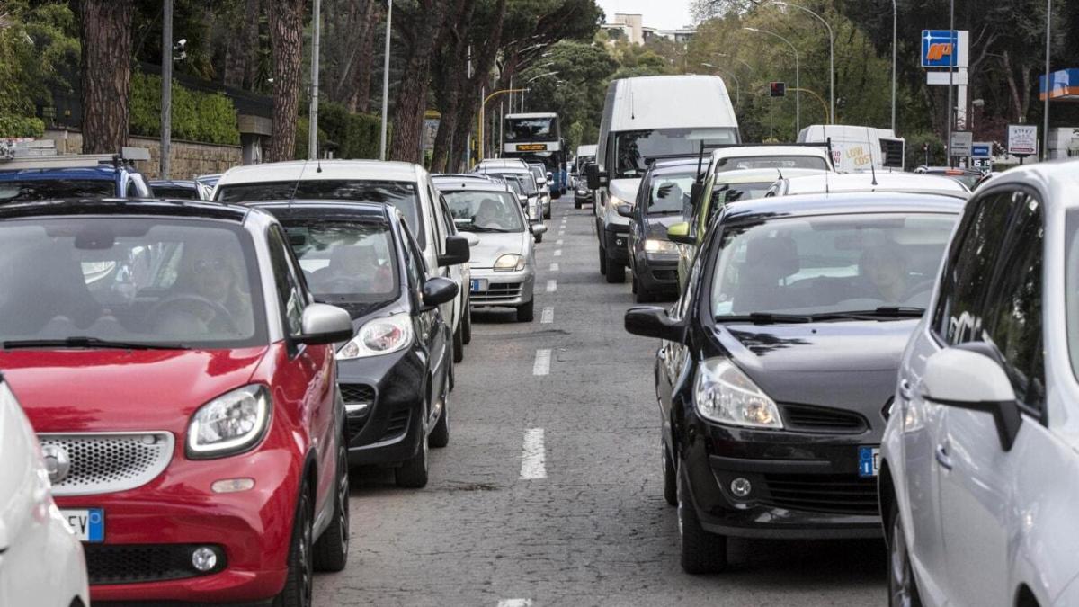 Diesel Euro 5, rinviato il blocco: scatterà nel 2026, ma solo in città Diesel Euro 5, rinviato il blocco: scatterà nel 2026, ma solo in città