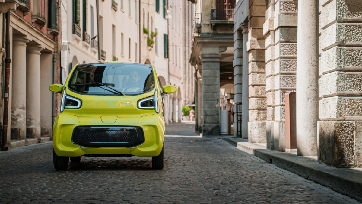 Minicar elettriche per i 16 anni (e non solo): dati e prezzi di cinque modelli