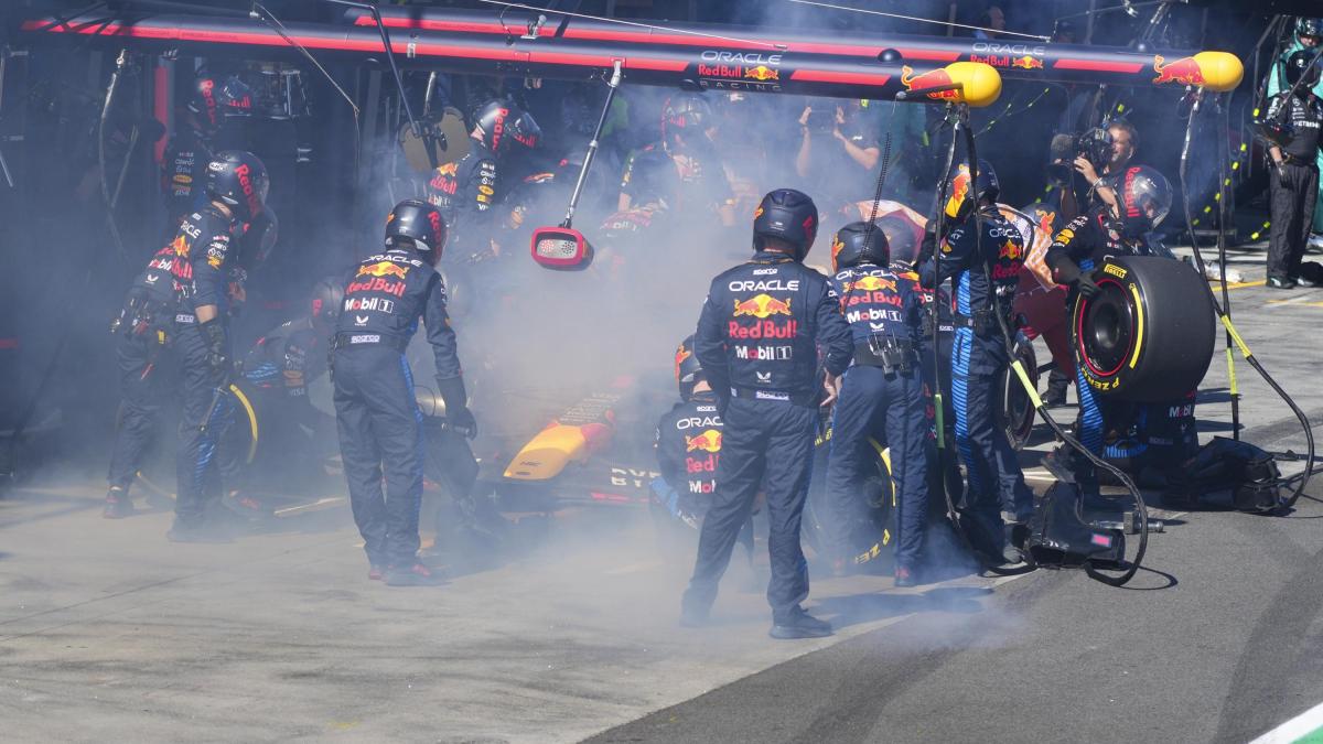 Max Verstappen Forced to Retire at Australian GP, Ending Record