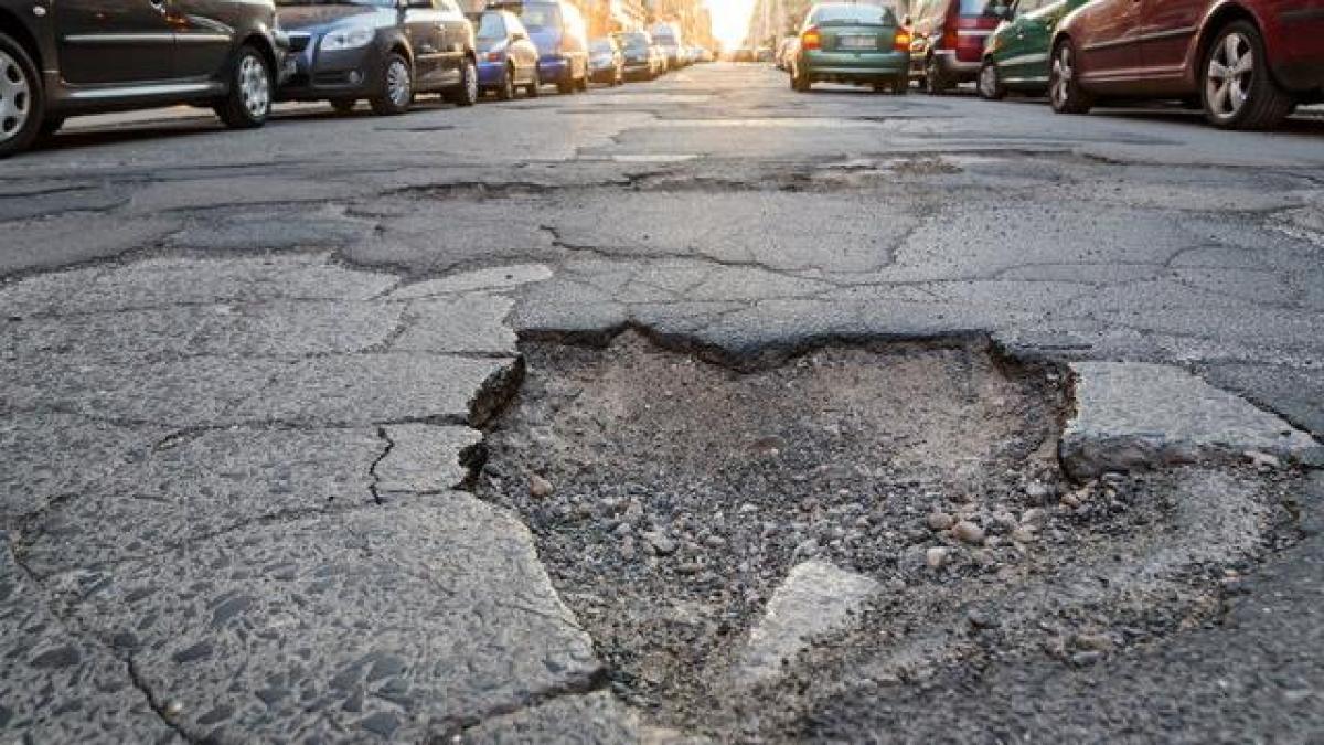 Risarcimento danni causati da buche stradali: guida pratica | Gazzetta.it