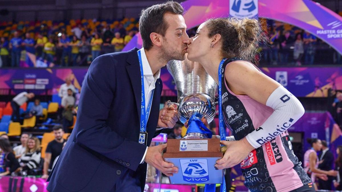 Italia Turchia è Santarelli contro De Gennaro: marito e moglie nella vita, avversari per il Mondiale Italia Turchia è Santarelli contro De Gennaro: marito e moglie nella vita, avversari per il Mondiale