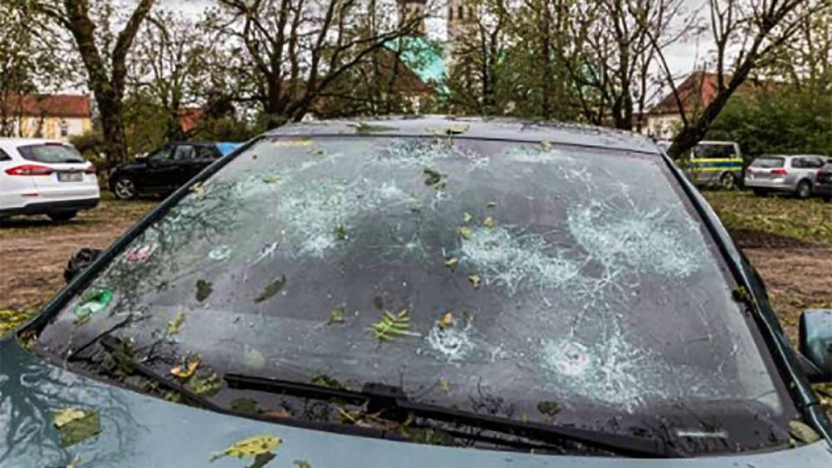 grandine sull auto come proteggere la macchina dai danni spendendo poco