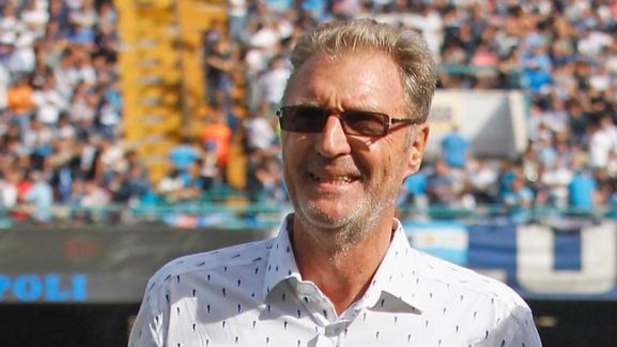 Krol: "Il mio Ajax anche oggi sarebbe una rivoluzione. Che gioia per scudetto Napoli" Krol: "Il mio Ajax anche oggi sarebbe una rivoluzione. Che gioia per scudetto Napoli"