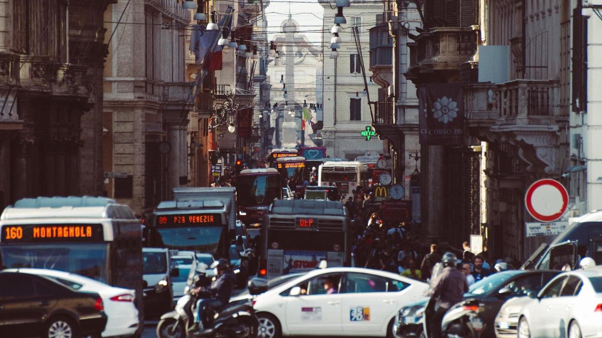 Taxi a Roma: ancora troppo pochi rispetto alle altre città d