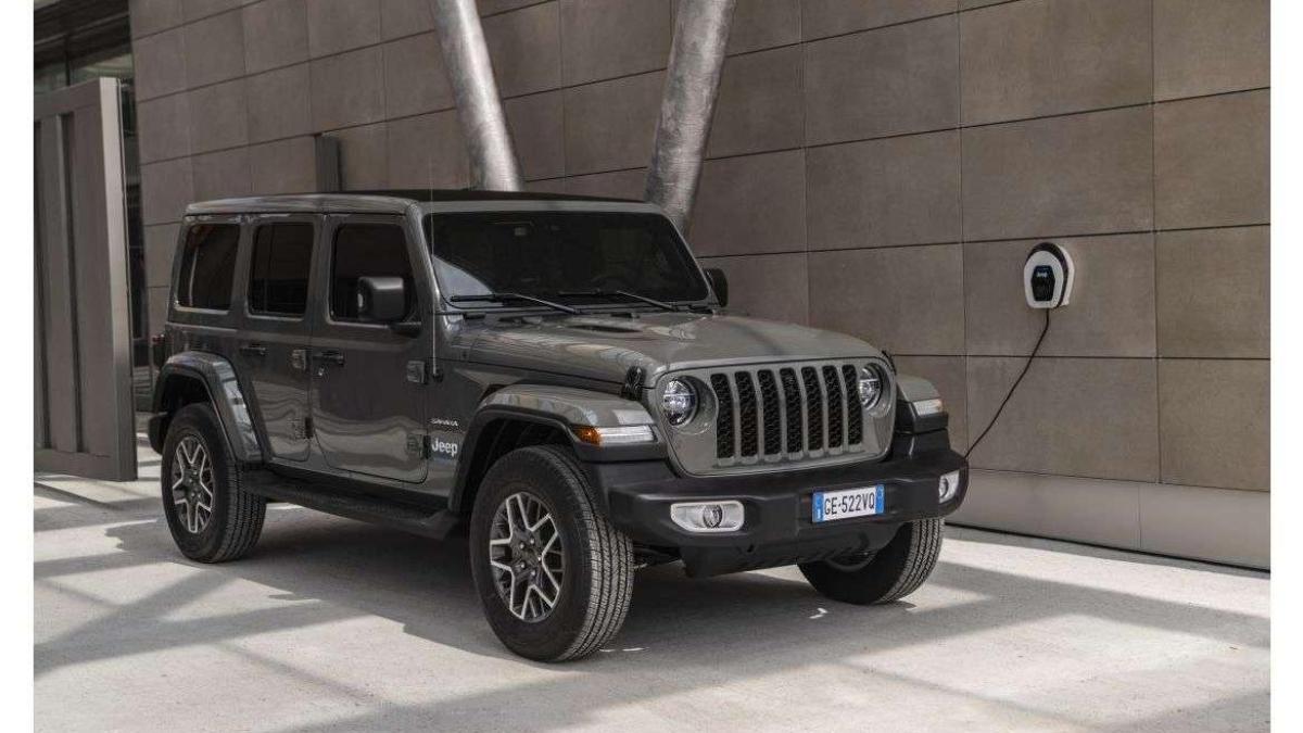 Rischio incendio delle batterie: Stellantis richiama 375mila Jeep ibride plug in in tutto il mondo