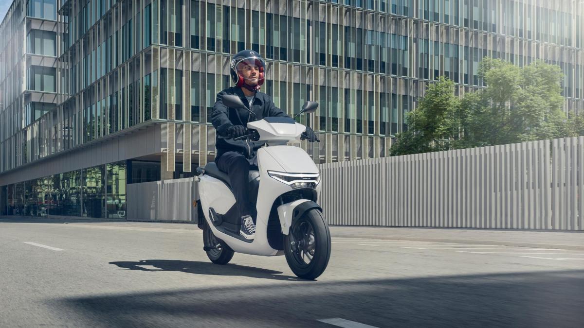 honda cuv e prova dello scooter elettrico pratico e curato