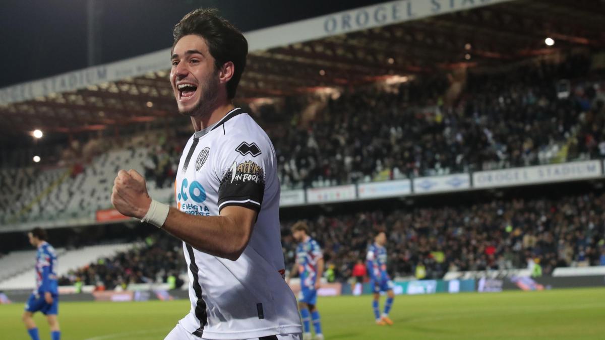 Le partite di oggi: Pescara-Cesena, inizia la Serie B. Anticipi di Premier, Ligue 1, Liga e Bundesliga