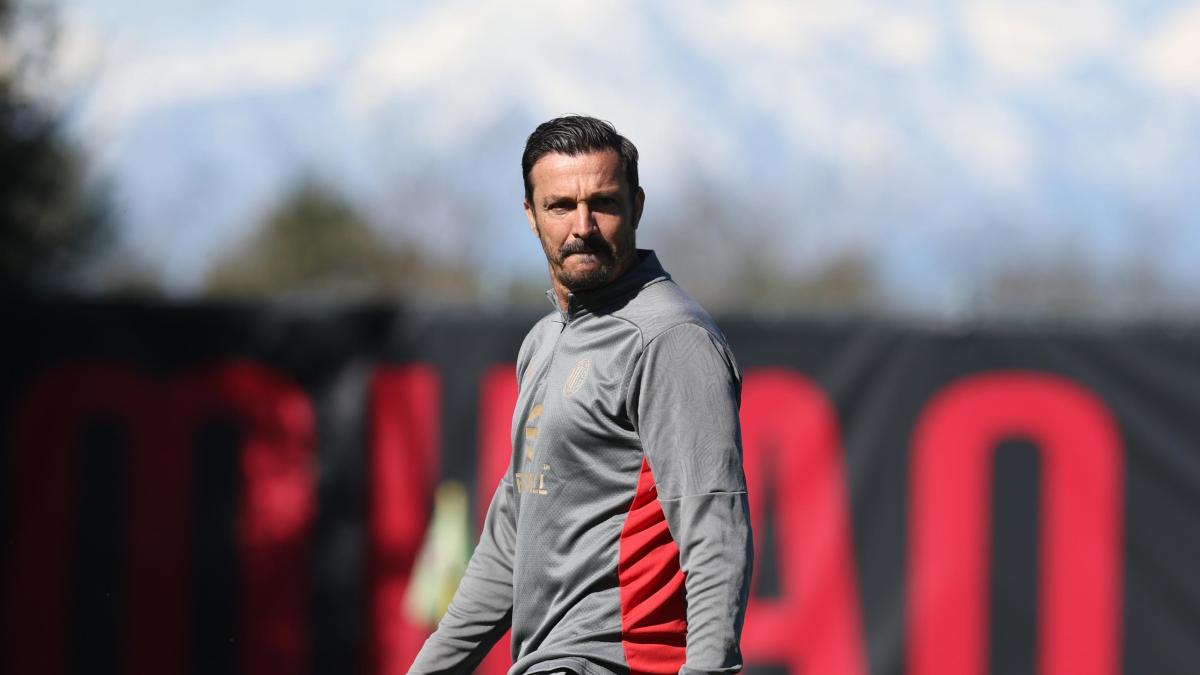 Milan Futuro, confermato Oddo in panchina: ufficiale il rinnovo fino al 2027. Resta anche Tassotti Milan Futuro, confermato Oddo in panchina: ufficiale il rinnovo fino al 2027. Resta anche Tassotti