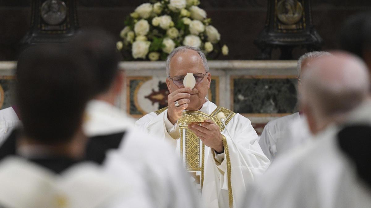 La prima messa di Papa Leone XIV: "Ridurre Gesù a leader o superman è ateismo"