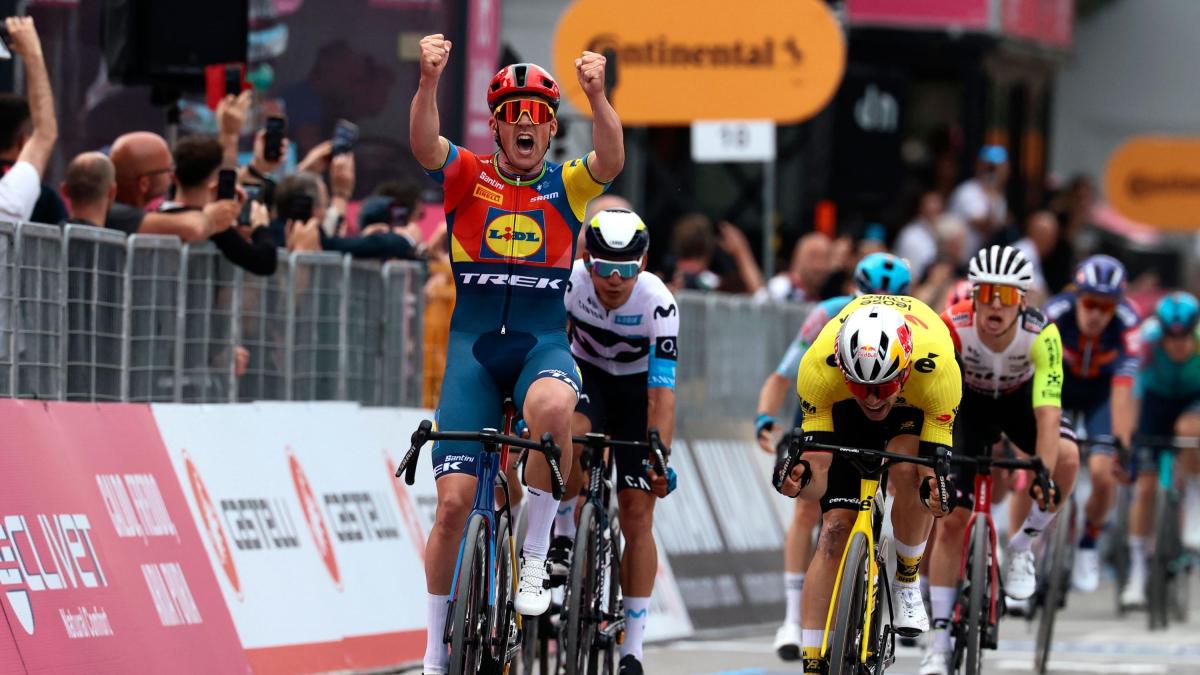 Giro d'Italia, Mads Pedersen vince a Tirana: la prima maglia rosa è per un campione