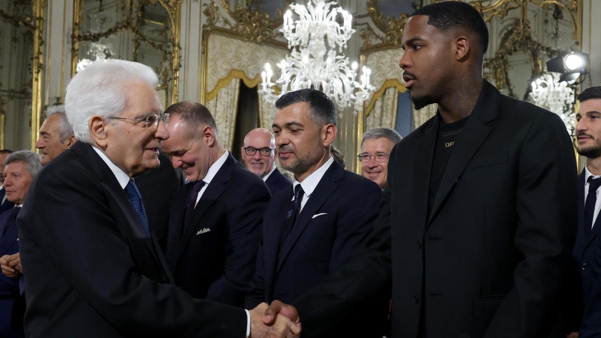 Milan e Bologna in visita al Quirinale. Mattarella: "Siate da esempio per i ragazzi"