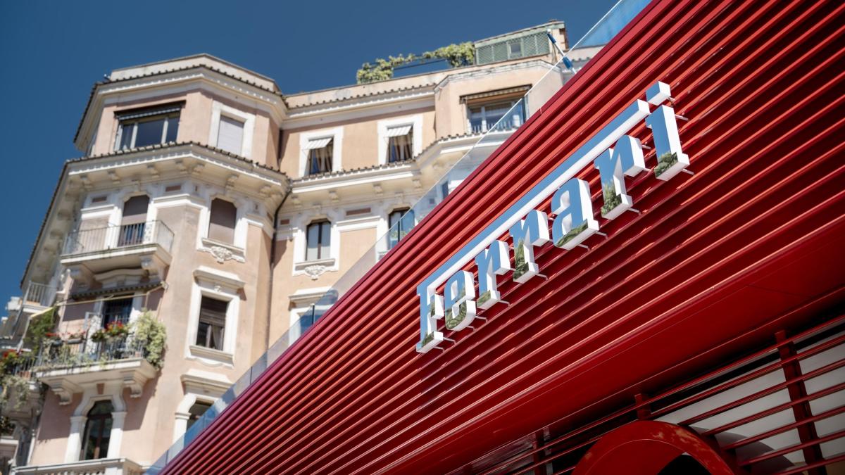 Samocar Ferrari Roma: il primo showroom con la nuova identità del Cavallino