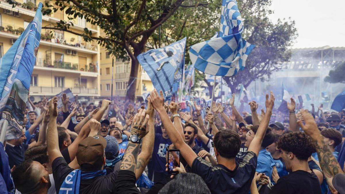 “Sono napoletano”: nasce la prima community dedicata ai tifosi azzurri “Sono napoletano”: nasce la prima community dedicata ai tifosi azzurri
