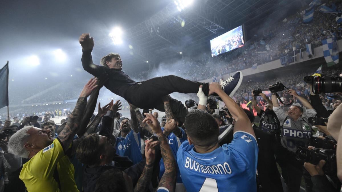 Sacchi: "Napoli, adesso Conte vuole fare l’europeo" Sacchi: "Napoli, adesso Conte vuole fare l’europeo"
