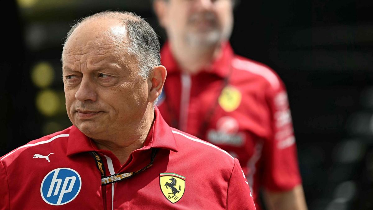 Vasseur punta il dito contro i piloti. Hamilton: "Podio possibile"