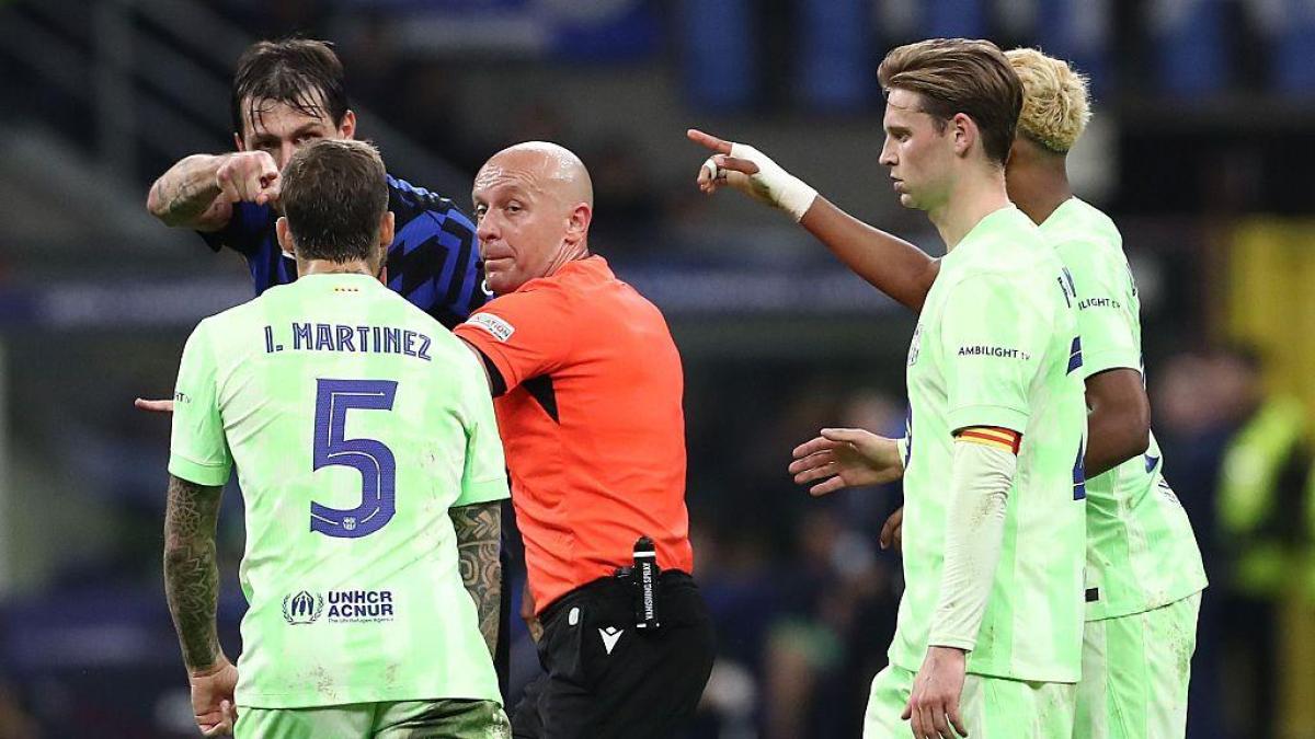 La vendetta social di Inigo Martinez su Acerbi: "Arrivederci" e manita La vendetta social di Inigo Martinez su Acerbi: "Arrivederci" e manita