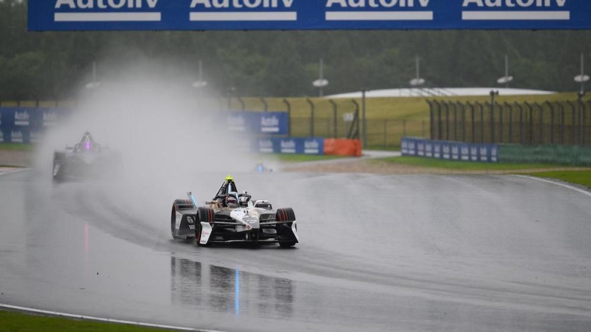 e prix shanghai nick cassidy jaguar vince sul bagnato in gara 2 davanti a wehrlein e da costa da Gazzetta.it e prix shanghai nick cassidy jaguar vince sul bagnato in gara 2 davanti a wehrlein e da costa