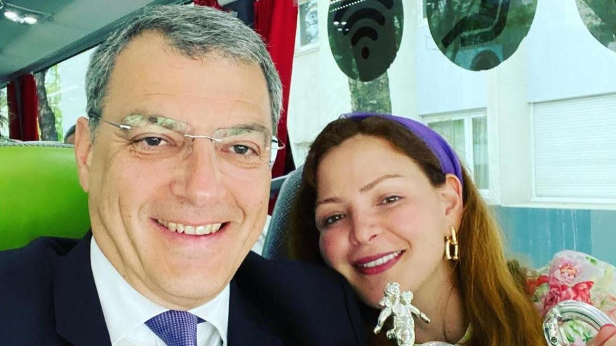 Damien e Selinay, uniti dai... dati: ecco chi è "lady Comolli" Damien e Selinay, uniti dai... dati: ecco chi è "lady Comolli"