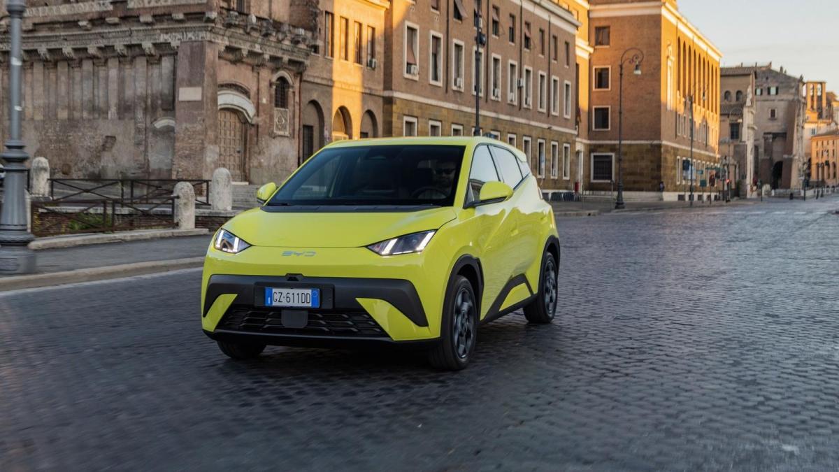 Auto elettriche, cosa comprano veramente gli italiani