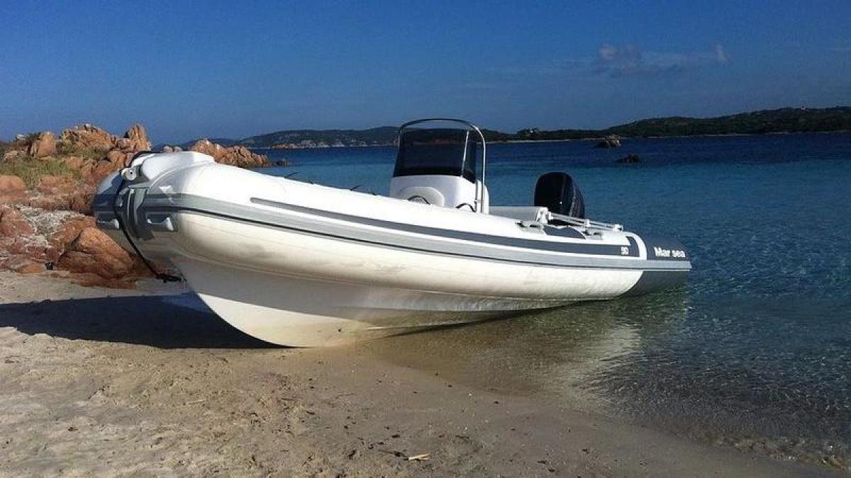 Navigare sotto costa in Italia: le regole fondamentali da osservare Navigare sotto costa in Italia: le regole fondamentali da osservare