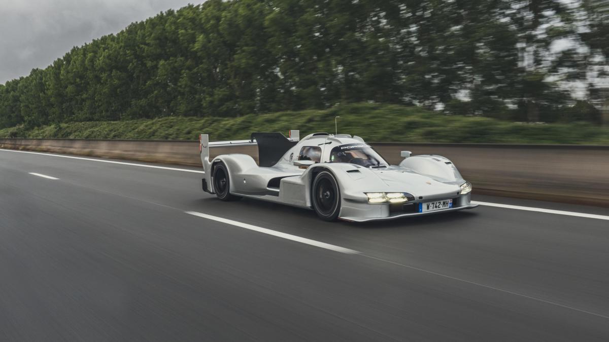 porsche 963 rsp l hypercar di le mans ora è guidabile su strada