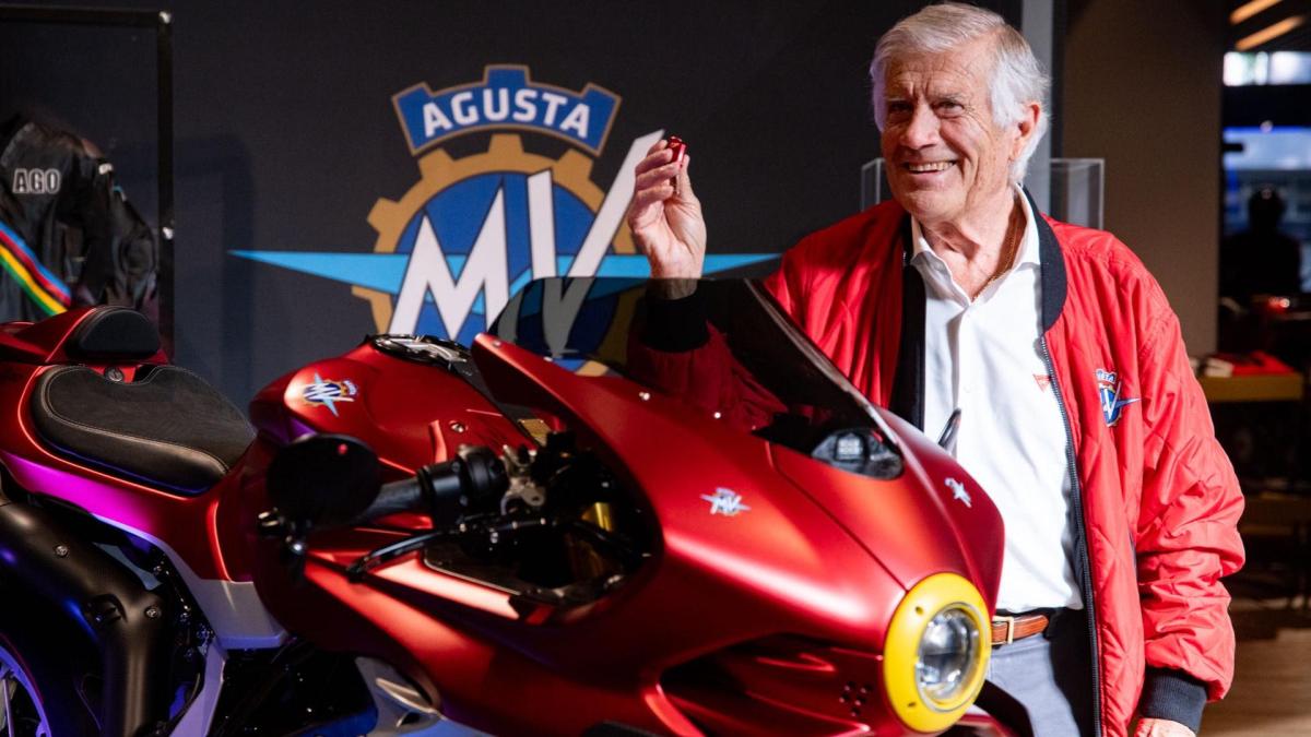 MV Agusta festeggia gli 83 anni di Giacomo Agostini con la Superveloce 1000 Ago MV Agusta festeggia gli 83 anni di Giacomo Agostini con la Superveloce 1000 Ago