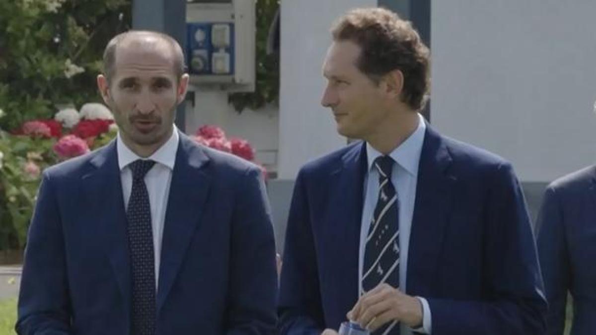 john elkann visita la juve sorrisi e pacche sulle spalle prima dell avventura mondiale