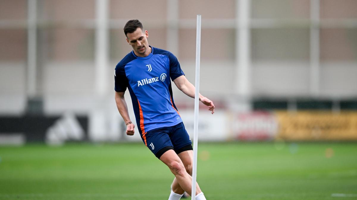Milik vola con la Juve al Mondiale: non gioca da oltre un anno e ora prova a ripartire Milik vola con la Juve al Mondiale: non gioca da oltre un anno e ora prova a ripartire